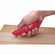 Нож безопасный самовозвращающийся MILWAUKEE 4932471360