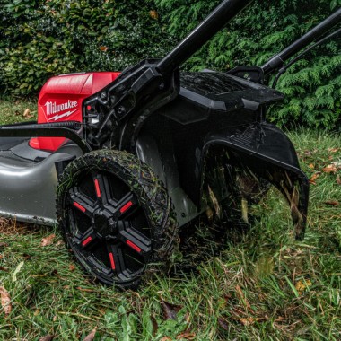 Газонокосилка аккумуляторная бесщёточная самоходная 53см M18F2LM53-0