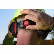 Каска защитная BOLT100 невентилируемая для промышленного альпинизма желтая MILWAUKEE