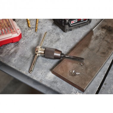 Набор метчиков и плашек метрических MILWAUKEE М3-М7, (17шт) Набор метчиков и плашек метрических MILWAUKEE М3-М7, (17шт)