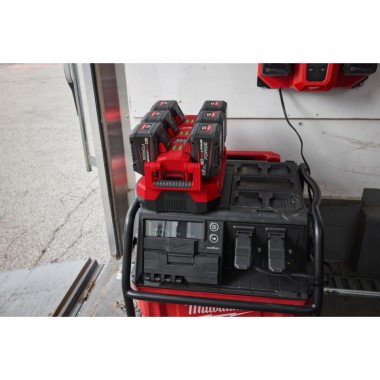 Зарядное устройство MILWAUKEE, M18 MPC6EU на 6 аккумуляторов PACKOUT Зарядное устройство MILWAUKEE, M18 MPC6EU на 6 аккумуляторов PACKOUT