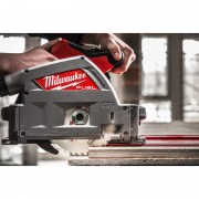 Пила дискова занурювальна акумуляторна безщіткова MILWAUKEE M18 FPS55MC-552P (+ заряд.пристрій, 2 акум., HD кейс)+M18 ALIS-0+жил