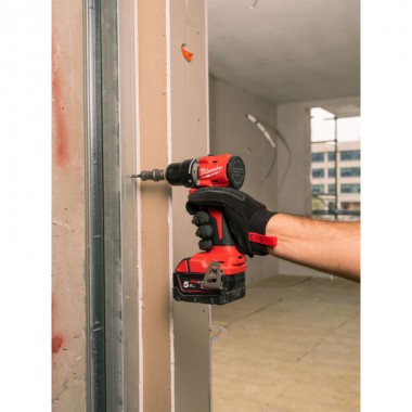 Дриль-шуруповерт акумуляторна безщіткова ударна MILWAUKEE M18 BLPDRC-0 (60Нм) (каркас) + M18 B2 подарунок