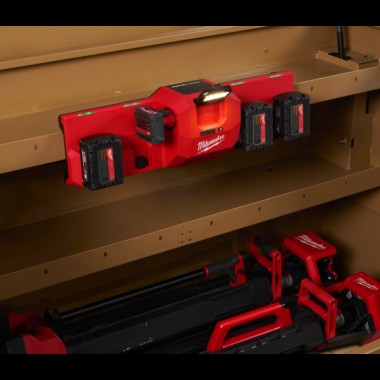 Зарядний пристрій MILWAUKEE, M12-18 GBC4 (4хМ18, 2хМ12, ліхтар)