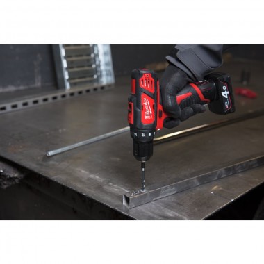 Аккумуляторная дрель-шуруповерт, крут. мом. 38 Нм, MILWAUKEE M12 BDD-402C 4933441925
