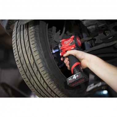 Аккумуляторный гайковерт MILWAUKEE M12 FIW38-422X FUEL (339 Нм) 4933464613