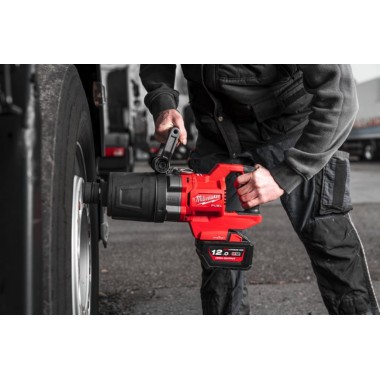 Гайковерт высокомоментный 1 (2711Нм)  MILWAUKEE M18 FUEL ONEFHIWF1DS-0C с рукояткой