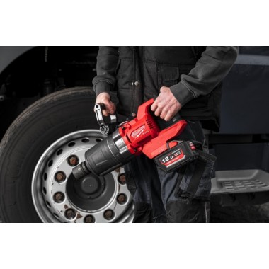 Гайковерт высокомоментный 1 (2711Нм)  MILWAUKEE M18 FUEL ONEFHIWF1DS-0C с рукояткой