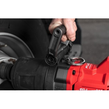Гайковерт высокомоментный 1 (2711Нм)  MILWAUKEE M18 FUEL ONEFHIWF1DS-0C с рукояткой