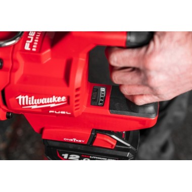 Гайковерт высокомоментный 1 (2711Нм)  MILWAUKEE M18 FUEL ONEFHIWF1DS-0C с рукояткой