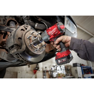 Гайковерт высокомоментный MILWAUKEE 1/2 (1898 Нм) с кольцом M18 FHIWF12-0X FUEL™