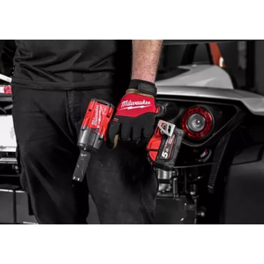 Гайковерт импульсный компактный 1/2 (745 Нм) с фрикционным кольцом MILWAUKEE M18 FUEL FMTIW2F12-0