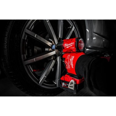 Гайковерт импульсный компактный 1/2" (745 Нм) с фрикционным кольцом MILWAUKEE M18 FUEL FMTIW2F12-0