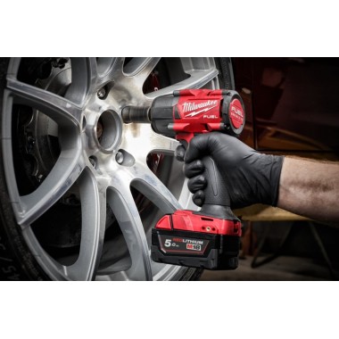 Гайковерт импульсный компактный 1/2 (881 Нм) с фрикционным кольцом MILWAUKEE M18 FMTIW2F12-502X