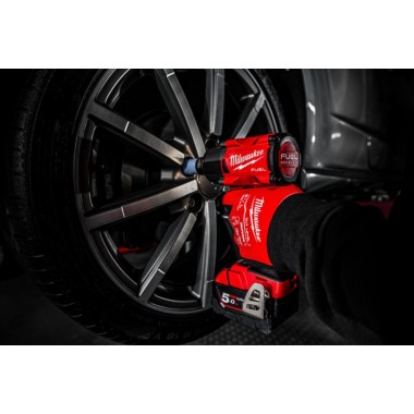 Гайковерт импульсный компактный 1/2 (881 Нм) с фрикционным кольцом MILWAUKEE M18 FMTIW2F12-502X