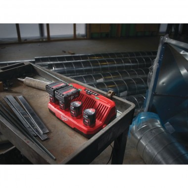 Зарядний пристрій MILWAUKEE M12 C4 4932430554