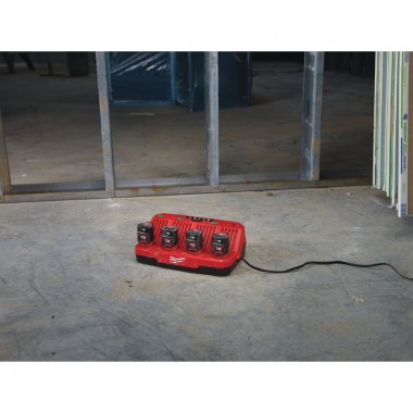 Зарядний пристрій MILWAUKEE M12 C4 4932430554
