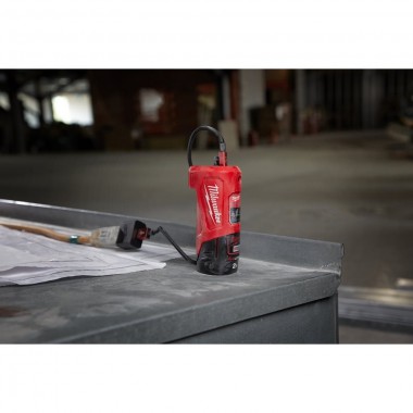 Компактний зарядний пристрій та джерело живлення MILWAUKEE M12 Travel Charger M12TC 4932459450