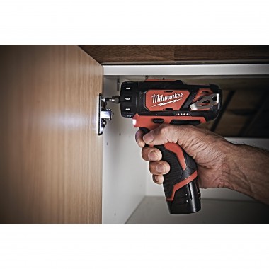 Дрель-шуруповёрт аккумуляторная MILWAUKEE M12 BDDXKIT-202C (32 Нм) (2насадки+ЗУ+2акк.Х2Ач+кейс)
