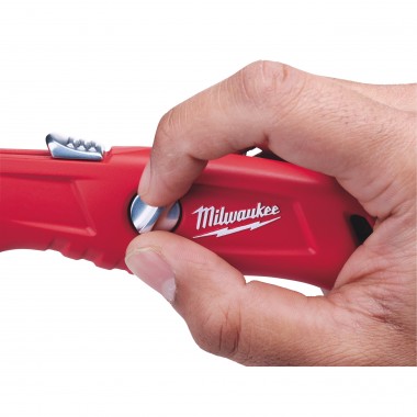 Нож безопасный самовозвращающийся MILWAUKEE 4932471360