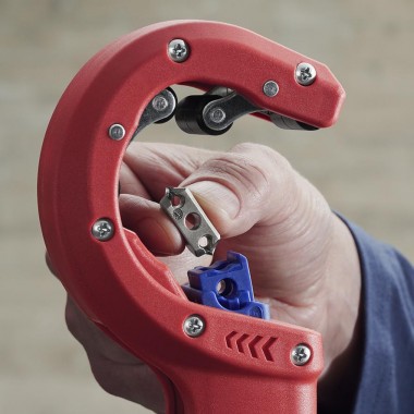 Труборез для пластиковых труб до 50мм KNIPEX DP50