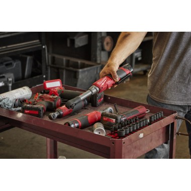 Трещётка аккумуляторная бесщёточная удлинённая 1/4 (47 Нм) MILWAUKEE M12 FHIR14LR-0 (каркас)