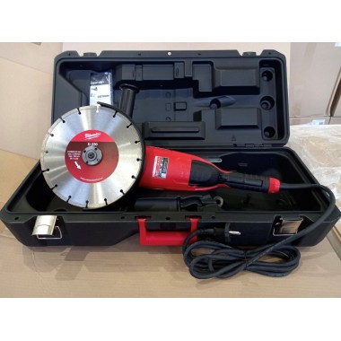 Углошлифовальная машина MILWAUKEE 230 мм AG22-230DMS-DSET с алмазным диском