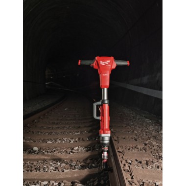 Гайковерт железнодорожный аккумуляторный  1 (2000 Нм) MILWAUKEE M18 FHIWF1R-122C м