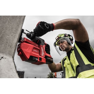 Каска защитная BOLT100  невентилируемая для промышленного альпинизма красная MILWAUKEE