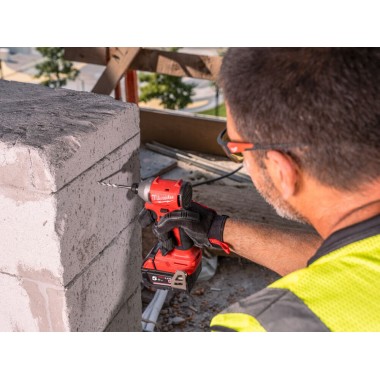 Шуруповерт ударний акумуляторний безщітковий MILWAUKEE M18 BLIDRCMC-402C (190Нм) (+ заряд.пристрій, 2 акум., HD кейс) + жилетка